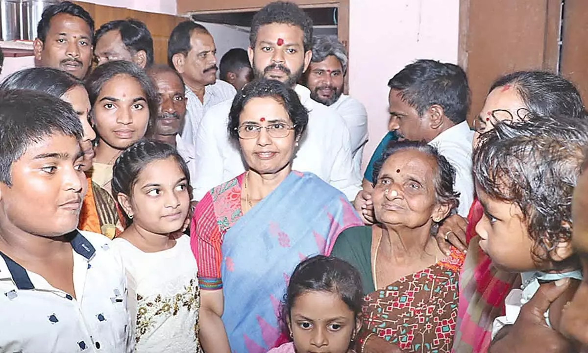 Nara Bhuvaneswari with the families of the deceased at Nimmatorluvada village on Friday