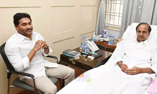 Hyderabad: YS Jagan Mohan Reddy-K Chandrasekhar Rao meet sets rumour mills buzzing