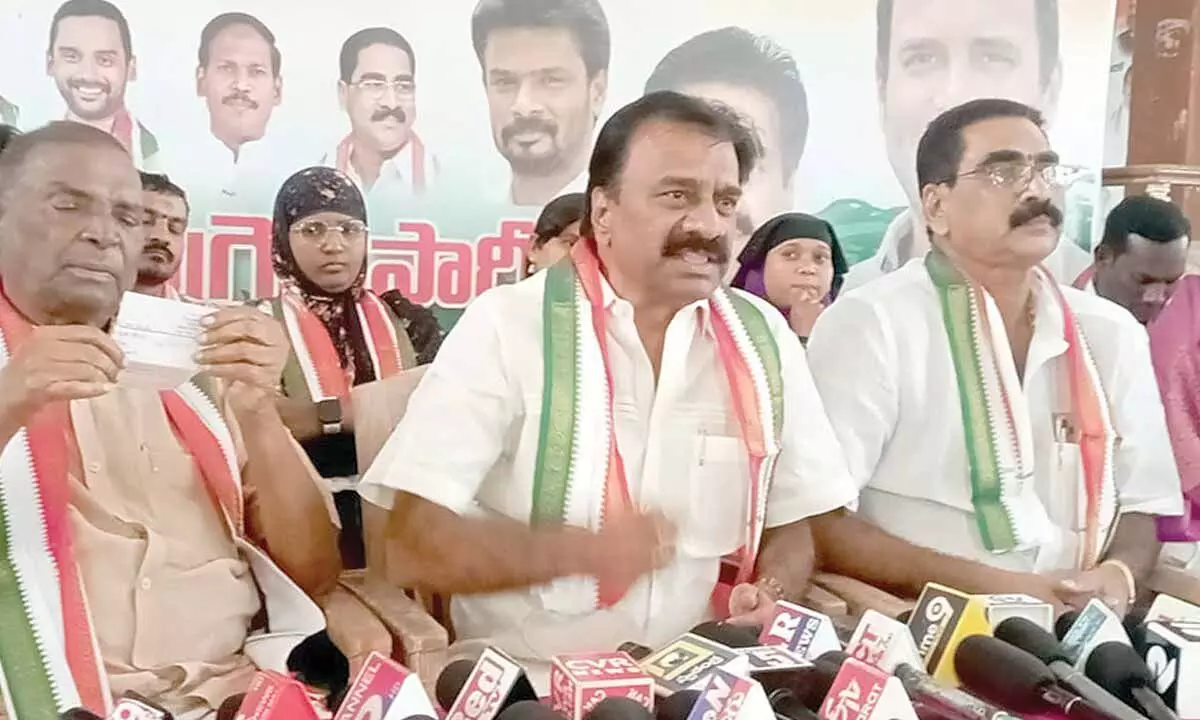 District Congress Committee (DCC) president Chevuru Devakumar Reddy addressing a media conference in Nellore on Friday