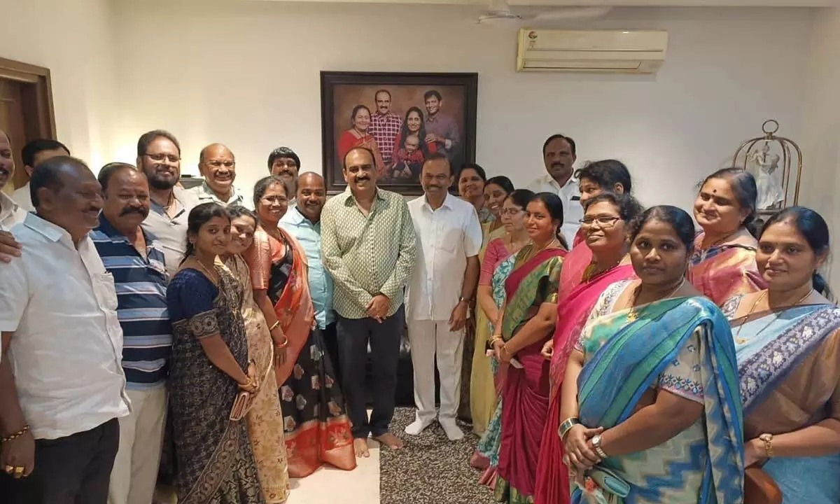 Ongole MP Magunta Srinivasulu Reddy, mayor Gangada Sujatha and other corporators meeting Balineni Srinivasa Reddy at his house in Hyderabad on Friday