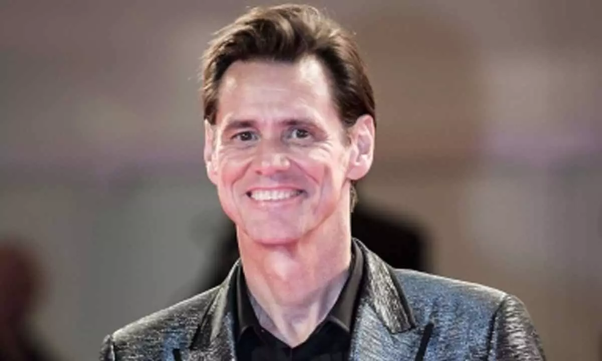 Jim Carrey rocks long hair at birthday meal with friends