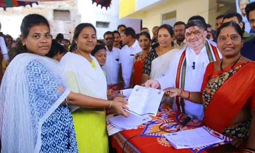 Karimnagar: Minister Ponnam Prabhakar assures to redress citizen grievances