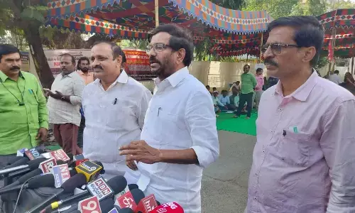 Somireddy Chandramohan Reddy demands govt. to solve Anganwadi workers problems