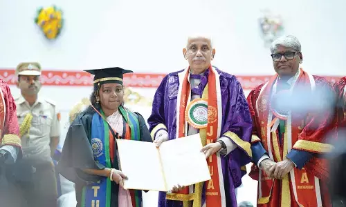 Governor Abdul Nazeer presenting gold medal to a student at 13th convocation of JNTUA in Anantapur on Saturday