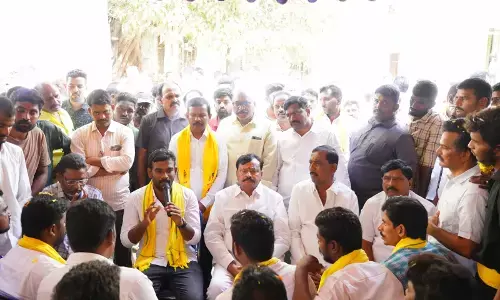 Paritala Sriram assures assistance to handloom sectors after TDP comes to power