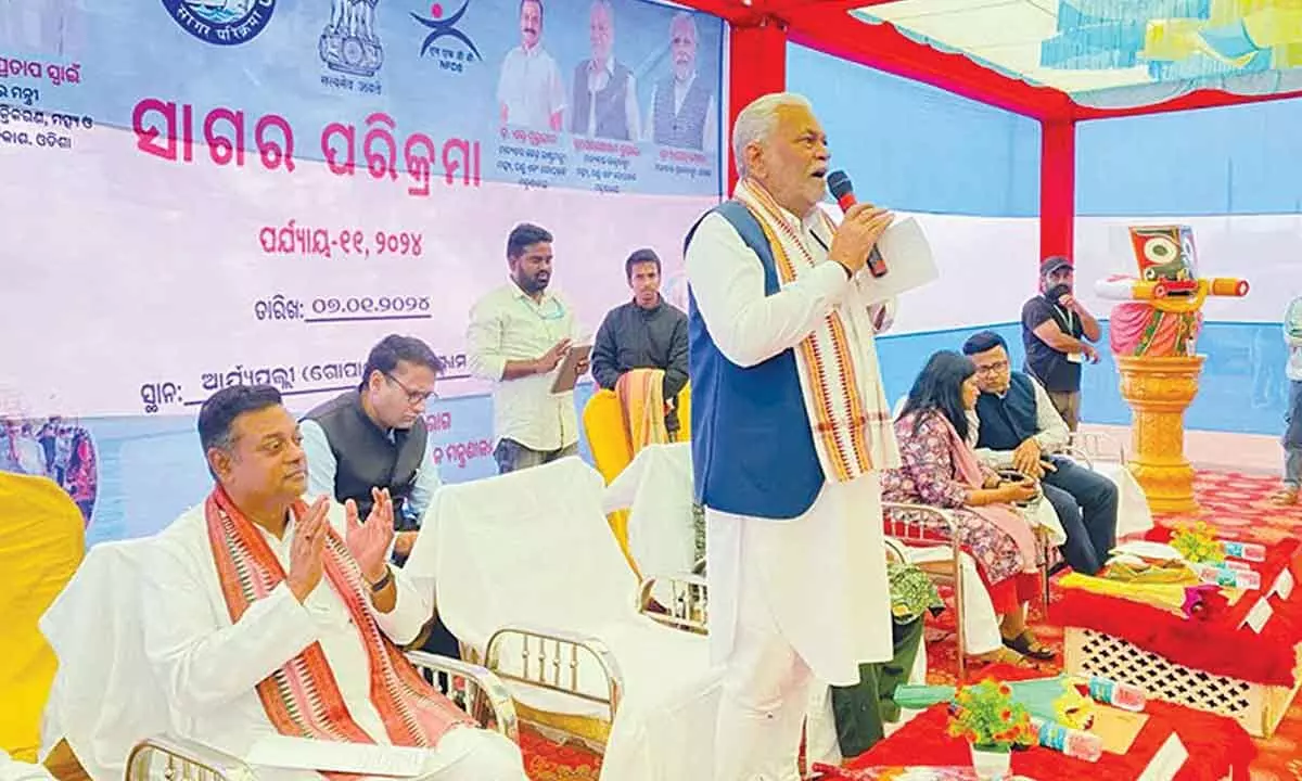 Rupala interacts with fisherfolk in Ganjam