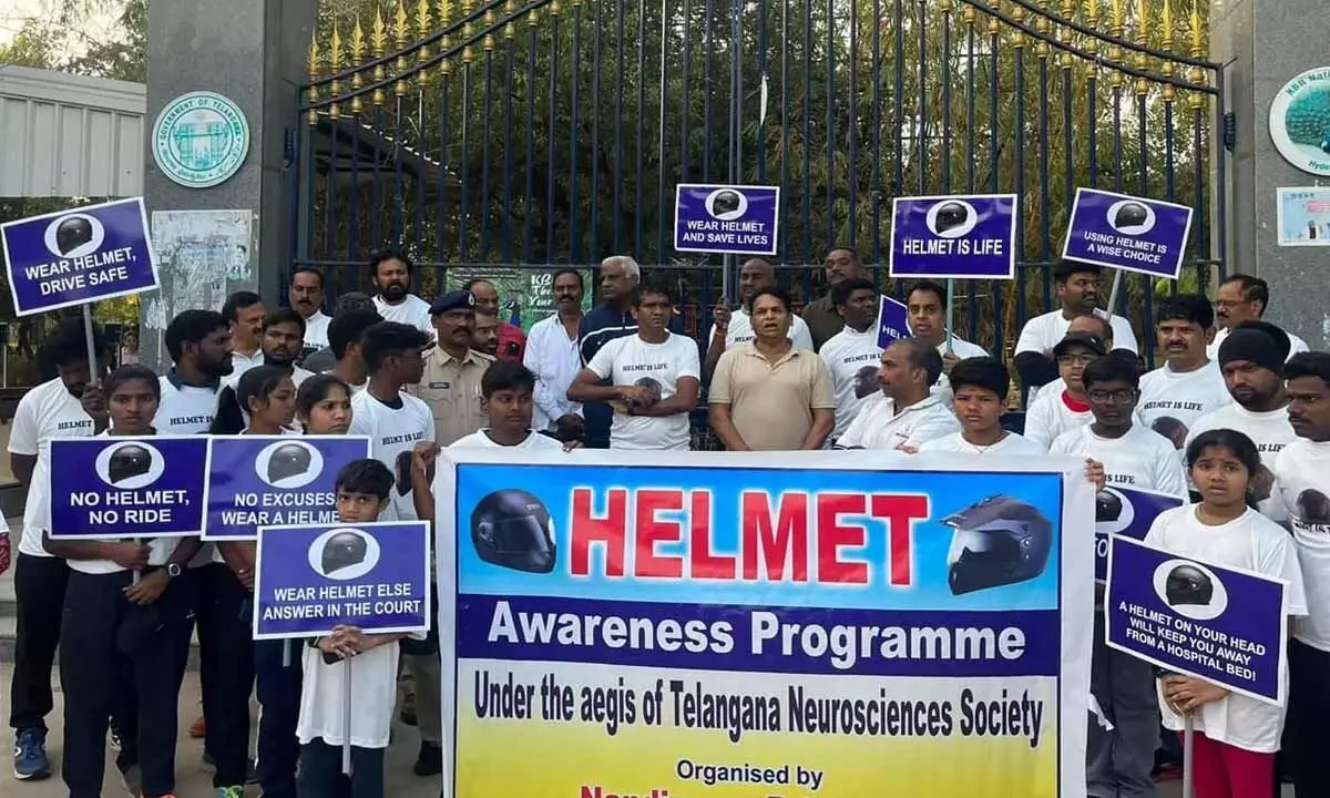Hyderabad: Traffic police & docs hold awareness programme for two-wheeler riders