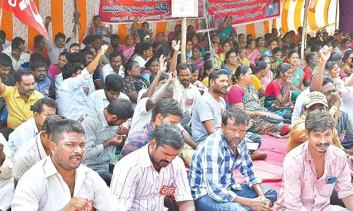 Municipal workers’ strike enters 13th day