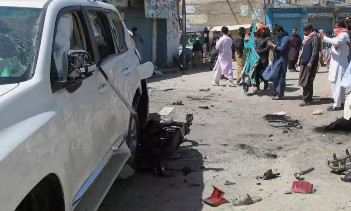 Blast near police van in Pak kills 5 cops, injures 22