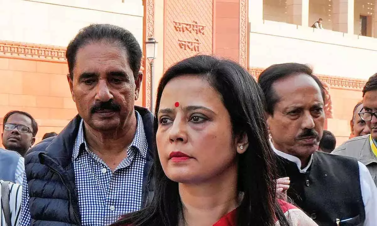 Moitra get notice over bungalow