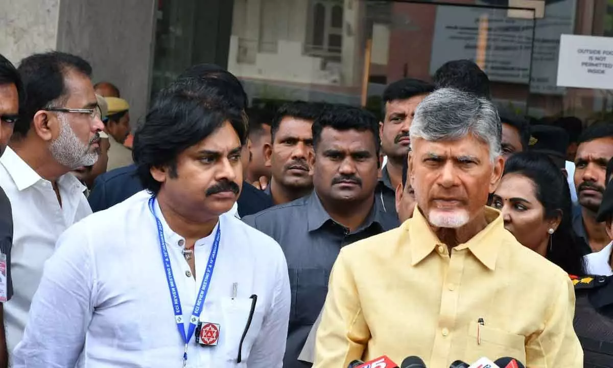 Chandrababu and Pawan Kalyan meets CEC team, complains on deletion of votes