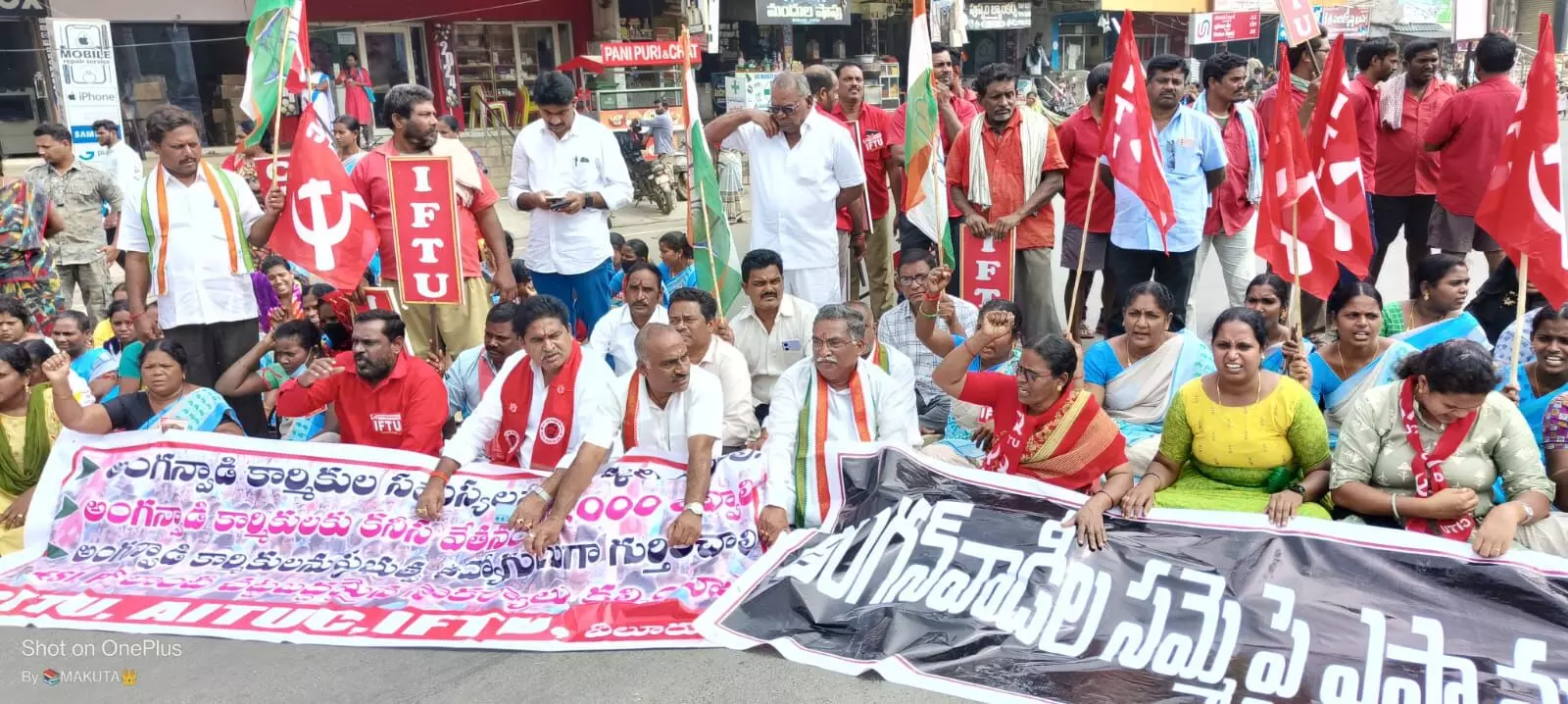 Eluru Congress president extends support to Anganwadi workers protest