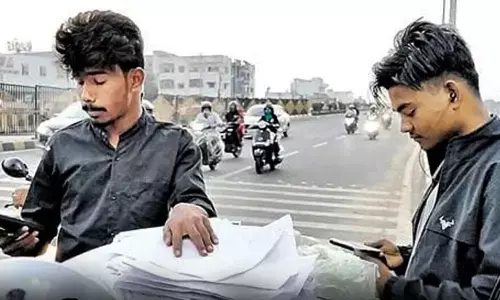 Mishandling of Praja Palana application forms irks netizens