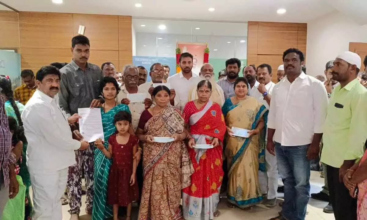 YSRCP MLA Shilpa Ravi reddy hands over financial assistance of Rs. 9.05 lakh to beneficiaries in Nandyal