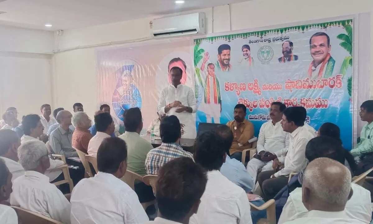 Munugodu MLA Komatireddy Rajgopal Reddy addressing the oustees of projects and irrigation officials at a review meeting held in Munugodu