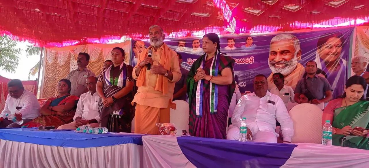 Peddireddy Ramachandra Reddy holds meeting at Pulamithi Gram Panchayat of Lepakshi Mandal