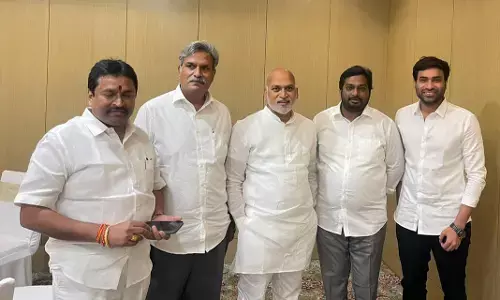 Kesineni joins YCP, to  contest Vijayawada  Parliament constituency