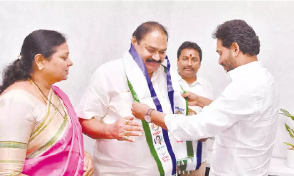 Tiruvuru former MLA Nallagatla Swamidas and his wife Sudha Rani join YSRCP in the presence of Chief Minister Y S Jagan Mohan Reddy at his camp office in Tadepalli on Thursday