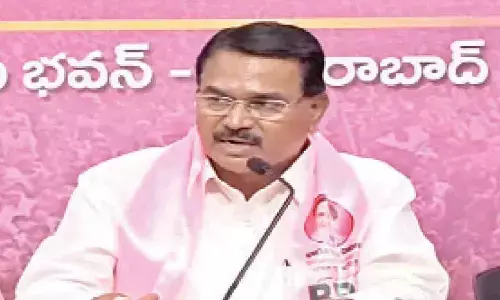 Singireddy demands Rs 500 per quintal paddy bonus, Rythu Bandhu payments to farmers
