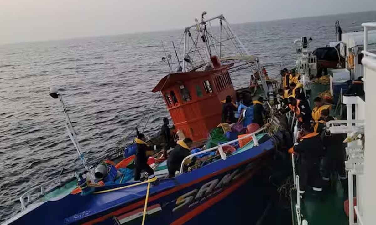 Indian Coast Guard Rescues 12 Fishermen