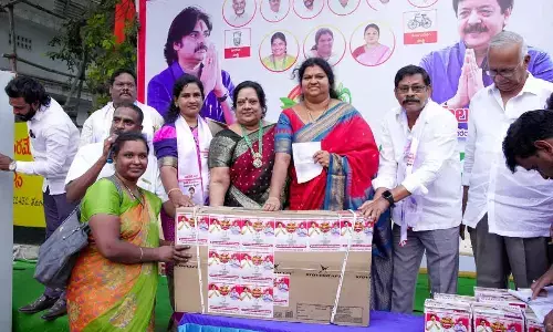 Jana Sena conducts Mana Ooru Mana Aata in Dhavaleswaram