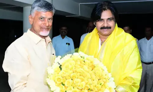 Pawan meets Naidu at Undavalli, discusses on alliance