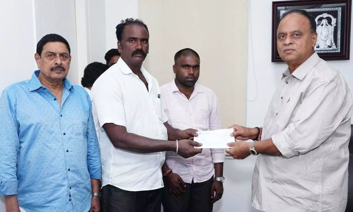 MP Vemireddy Prabhakar Reddy handing over CMRF cheque to Dasari Gopal at his residence in Nellore on Saturday