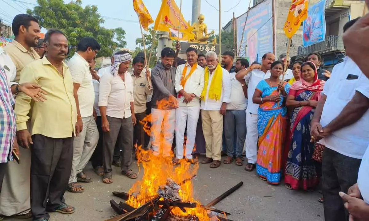 Dharmavaram TDP leaders burn Naidu arrest and FIR copies on bonfires