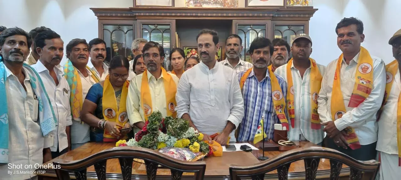 30 YSRCP leaders join TDP in Kadiri