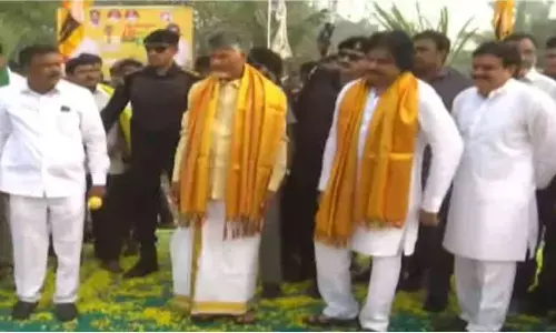 Chandrababu and Pawan participates in Bhogi celebrations in Mandadam