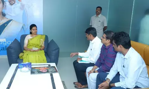 Health Minister assures to solve problems of 104 & 108 staff