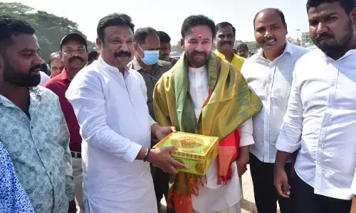Union Minister Kishan Reddy participates in Kite festival