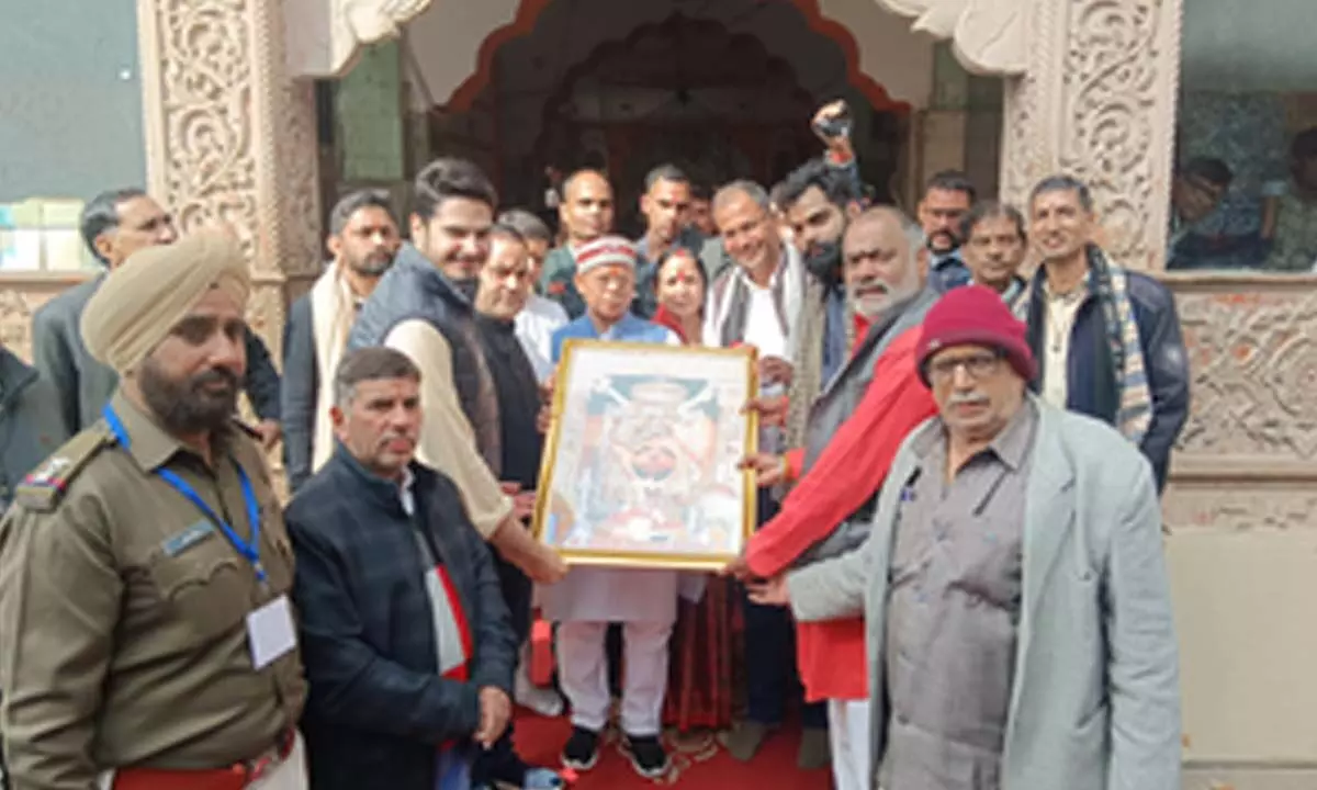 Himachal Governor launches cleanliness drive at Jakhu temple