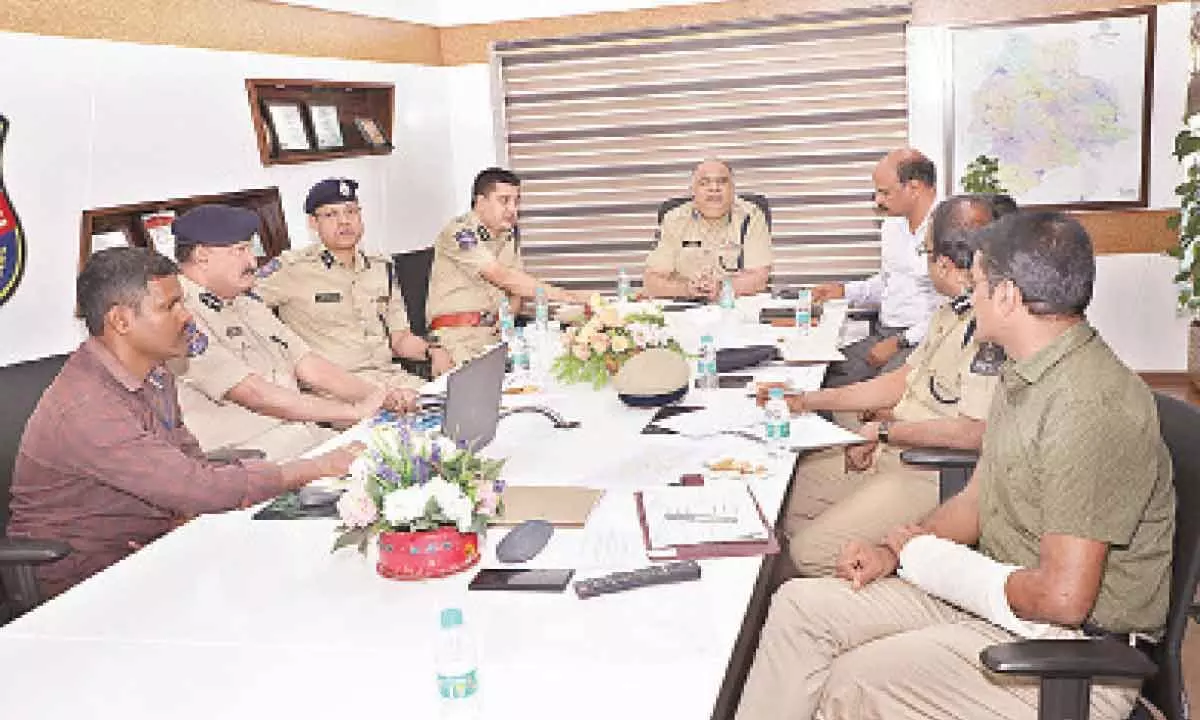 DGP reviews traffic situation in Greater Hyderabad