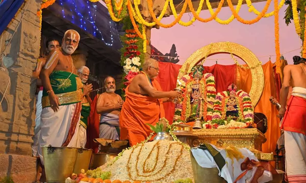Katasani Rambhupal Reddy participates in Sri Sri Sri Avadhuta Ramireddy Tata 31 Aradhana Mahotsav