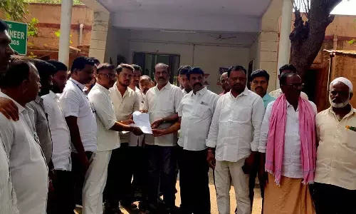 Former MLA Gonuguntla Suryanarayana urges to repair roads in Dharmavaram