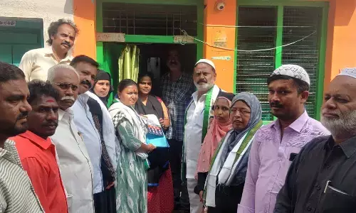 Hindupur YSRCP incharge Deepika participates in Gadapa Gadapaku Mana Prabhutvam