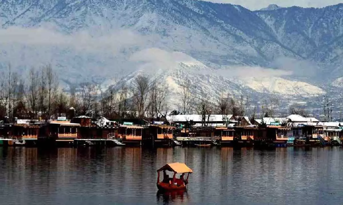 Kashmir in shiver & shock without snow, Jammu temperature improves