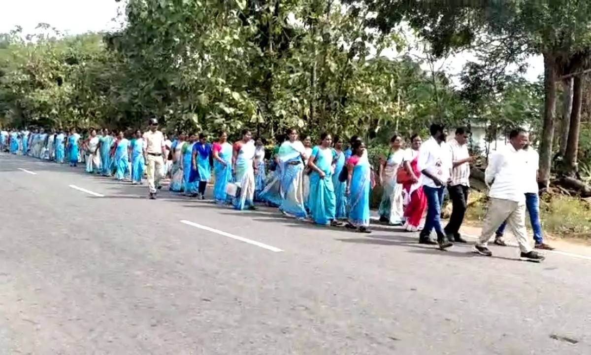 Anganwadi workers conducts massive rally at Gudem Junction