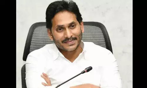 YS Jagan reimbursement interest amount to 4.07 lakh women under Navaratnalu Pedalandariki Illu