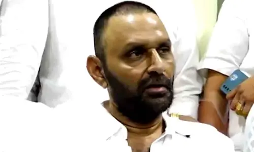 Kodali Nani pays tribute to senior NTR, flays TDP over removal of Jr. NTR flexes