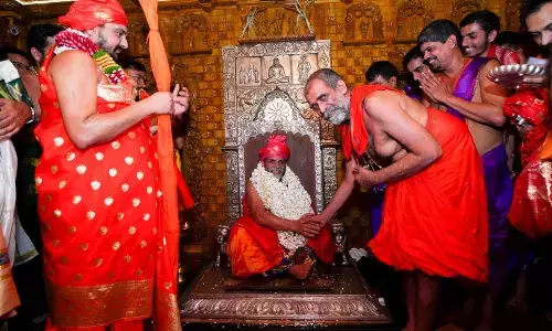 Sugunendra Thirtha on the Sarvajna peetam