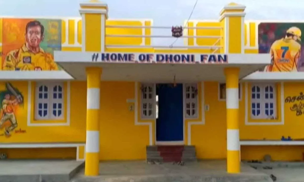 Man, who painted CSK colors and fan of Dhoni ends life in Tamilnadu