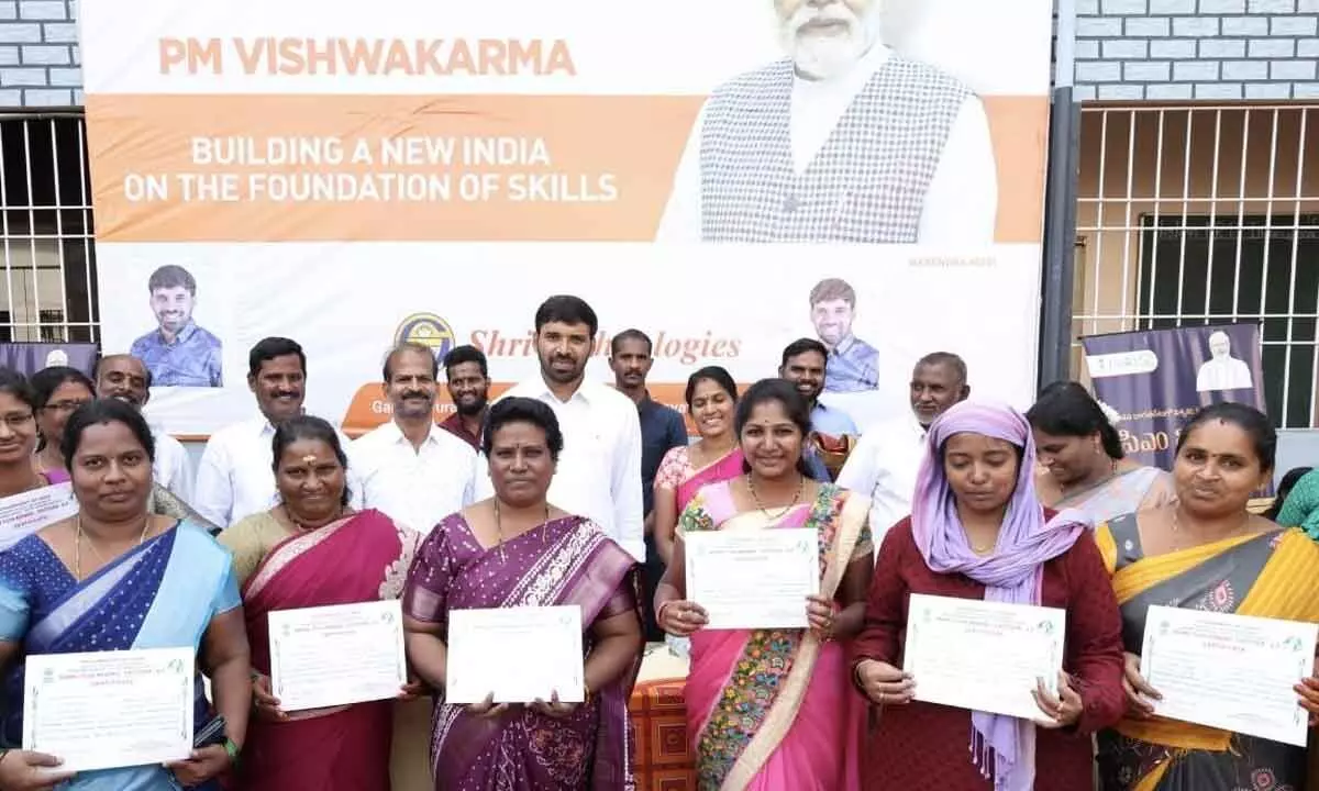 TUDA chairman Chevireddy Mohit Reddy with the beneficiaries, after presenting certificates of  appreciation for completing sewing machine training, at Gandhipuram secretariat premises in Tirupati on Friday