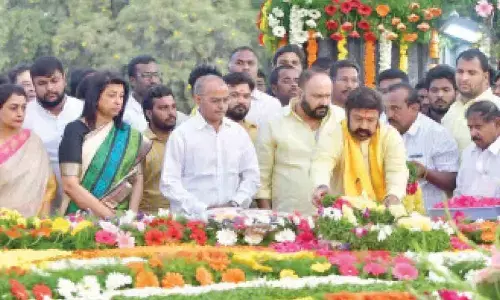 Balakrishna, Jr NTR, Kalyan pay tributes to NTR on death anniversary