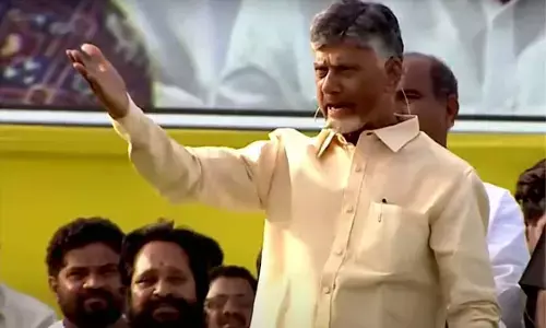 Chandrababu assures of not increasing power charges at Kamalapuram meeting