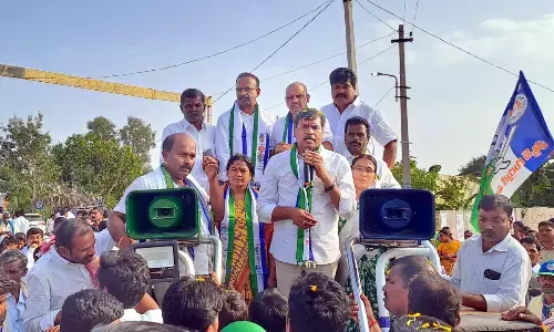 Duddukunta Sridhar Reddy starts works for filling up ponds in Puttaparthi