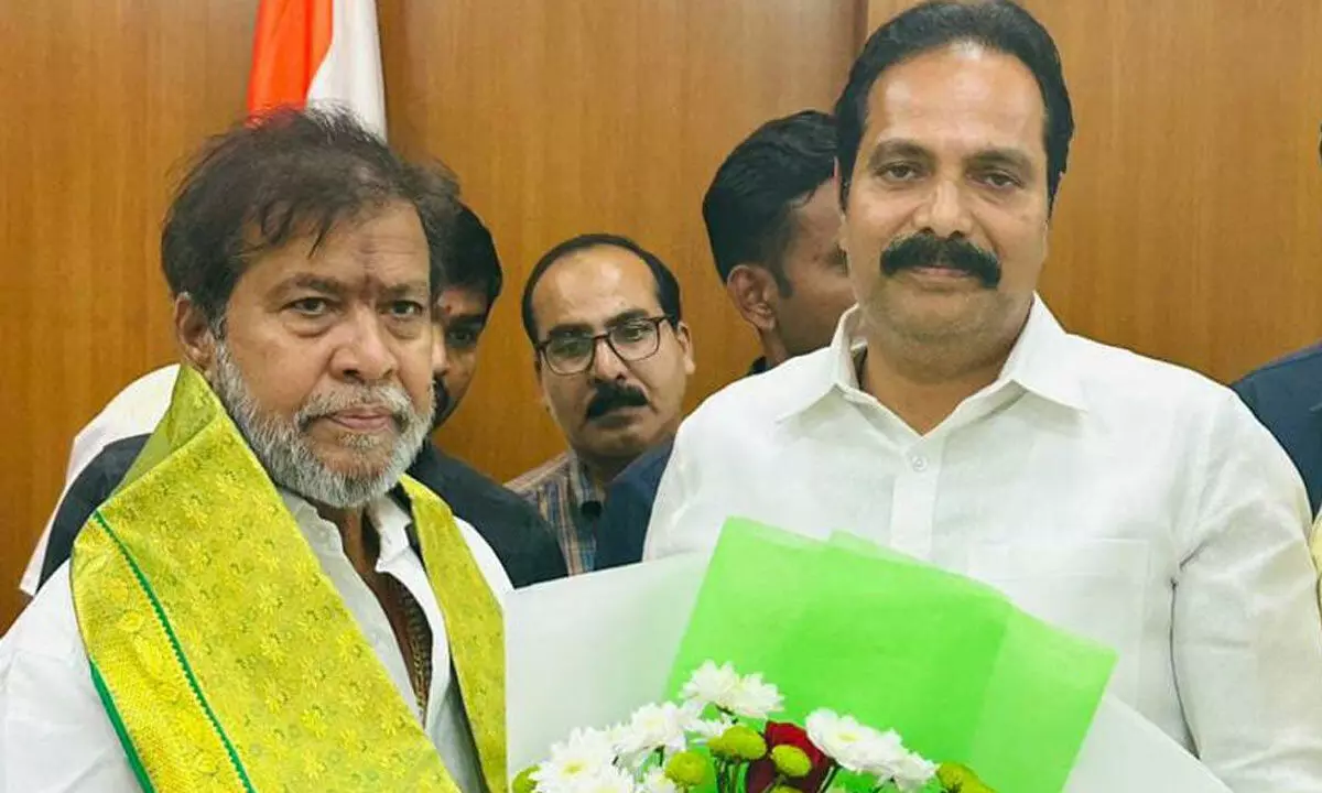 Serilingampally Congress party incharge meets health minister, asks to develop govt. hospitals