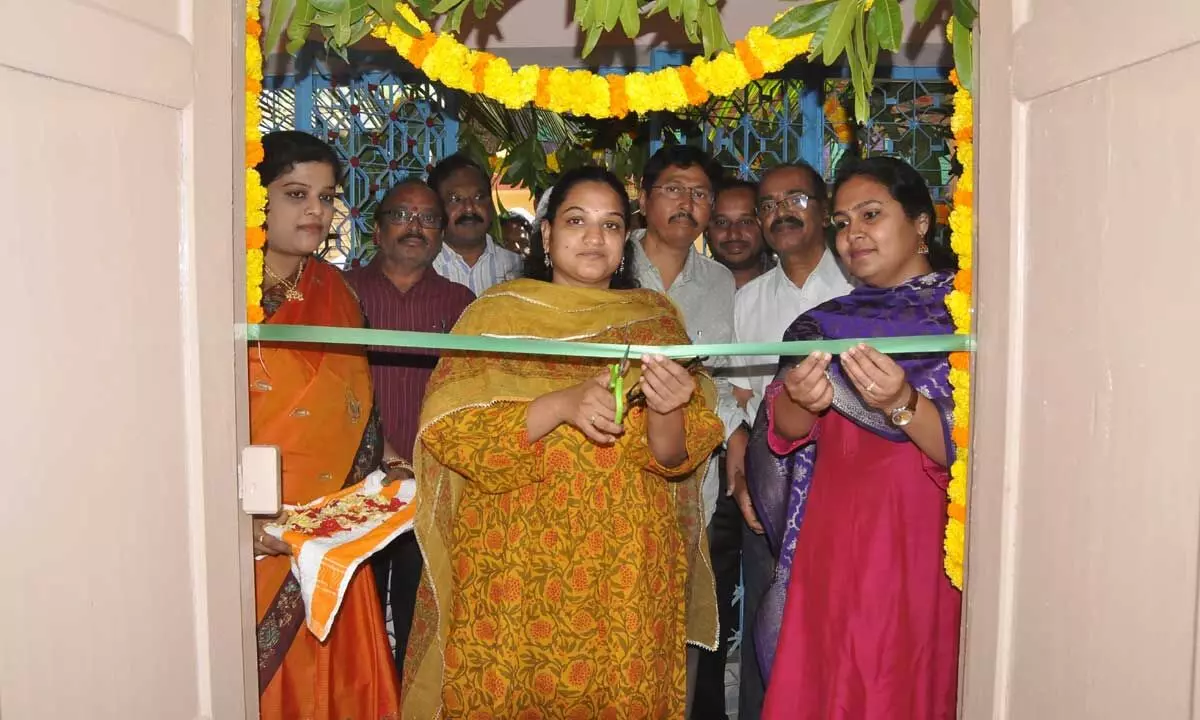 Kurnool district collector inaugurates meeting hall at RDO office