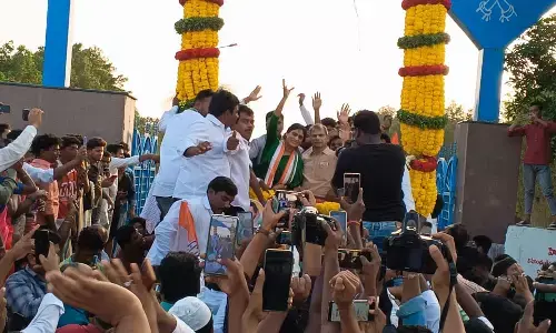 YS Sharmila receives warm welcome in Kadapa